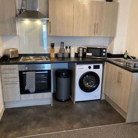 Livestay-New Private Apartment Building Minutes From Heathrow สลาว ภายนอก รูปภาพ