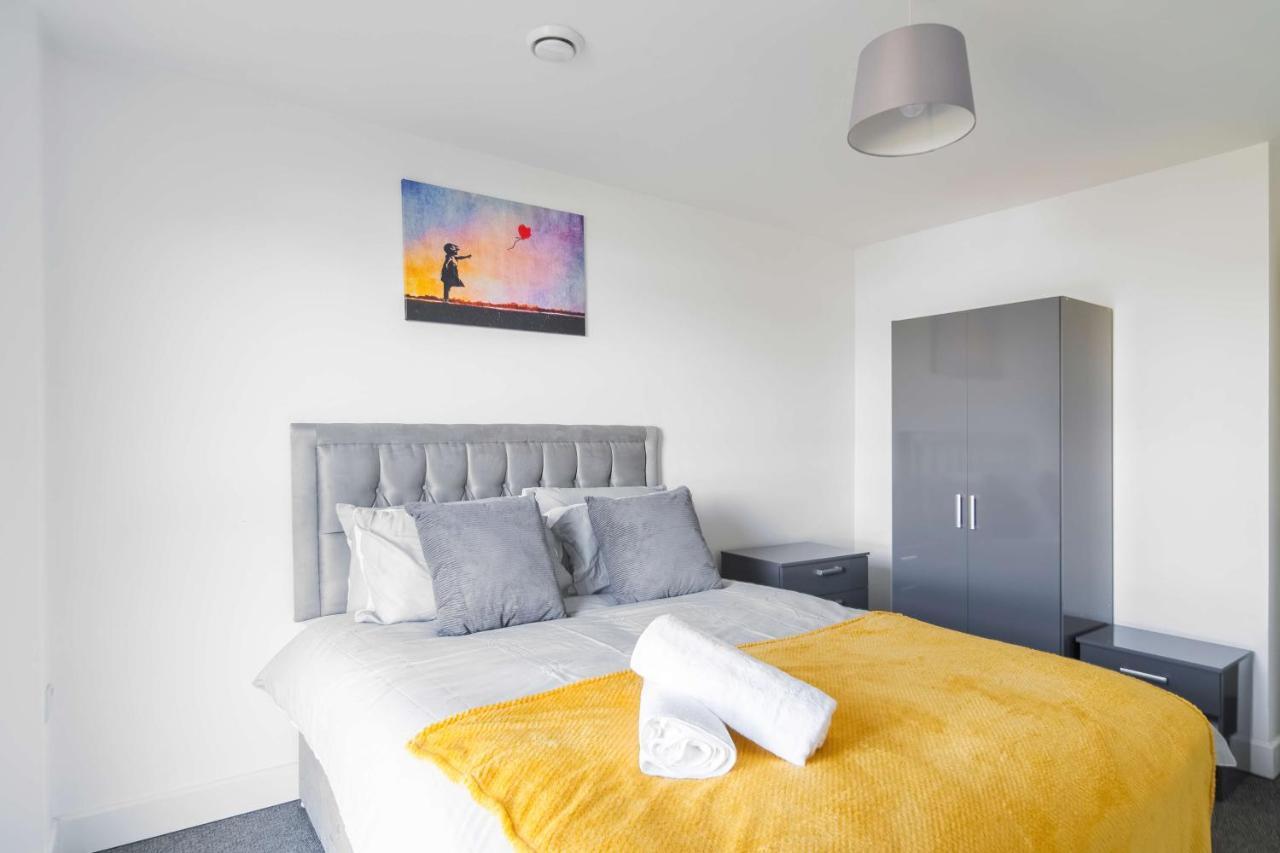 Livestay-New Private Apartment Building Minutes From Heathrow สลาว ภายนอก รูปภาพ