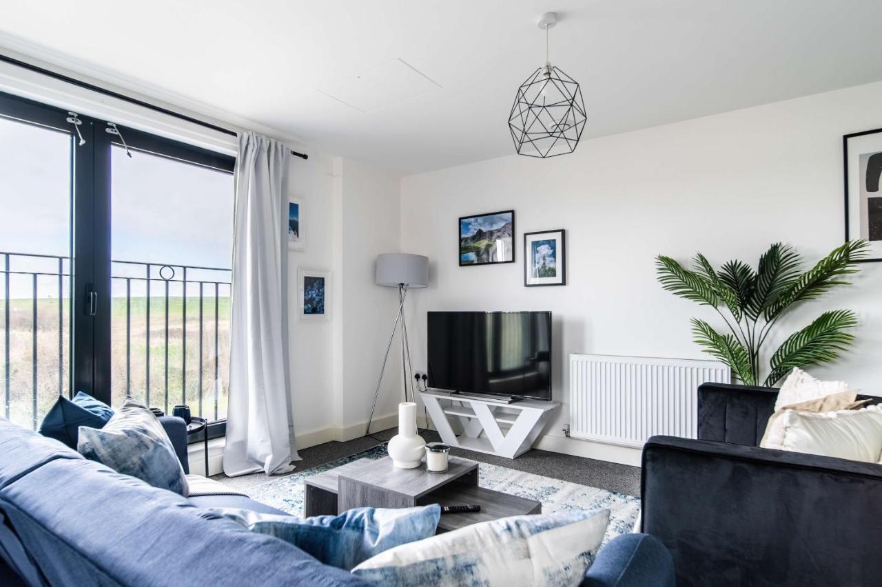 Livestay-New Private Apartment Building Minutes From Heathrow สลาว ภายนอก รูปภาพ