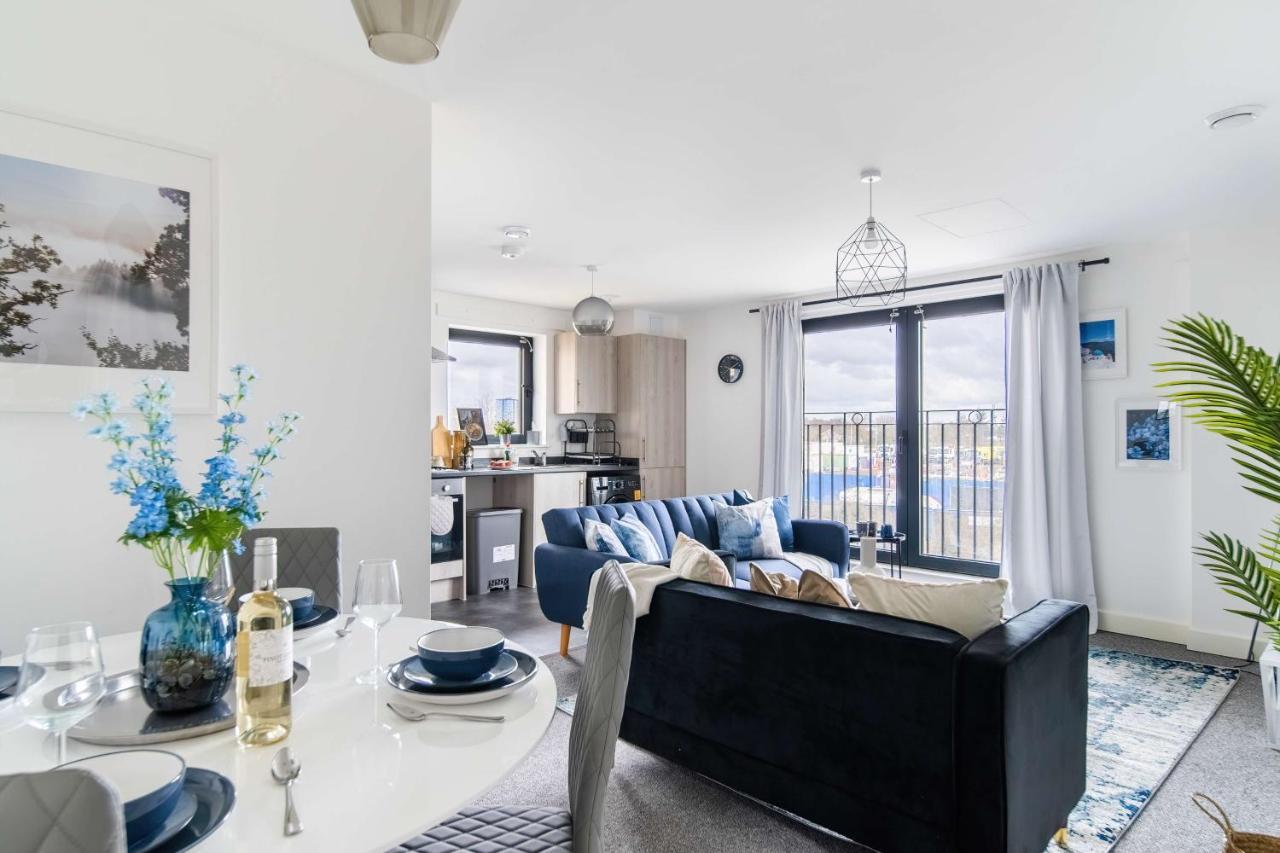 Livestay-New Private Apartment Building Minutes From Heathrow สลาว ภายนอก รูปภาพ