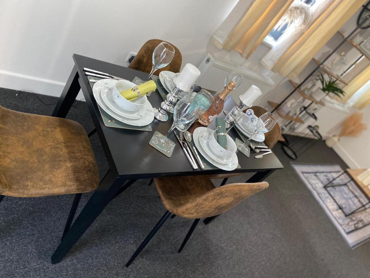 Livestay-New Private Apartment Building Minutes From Heathrow สลาว ภายนอก รูปภาพ