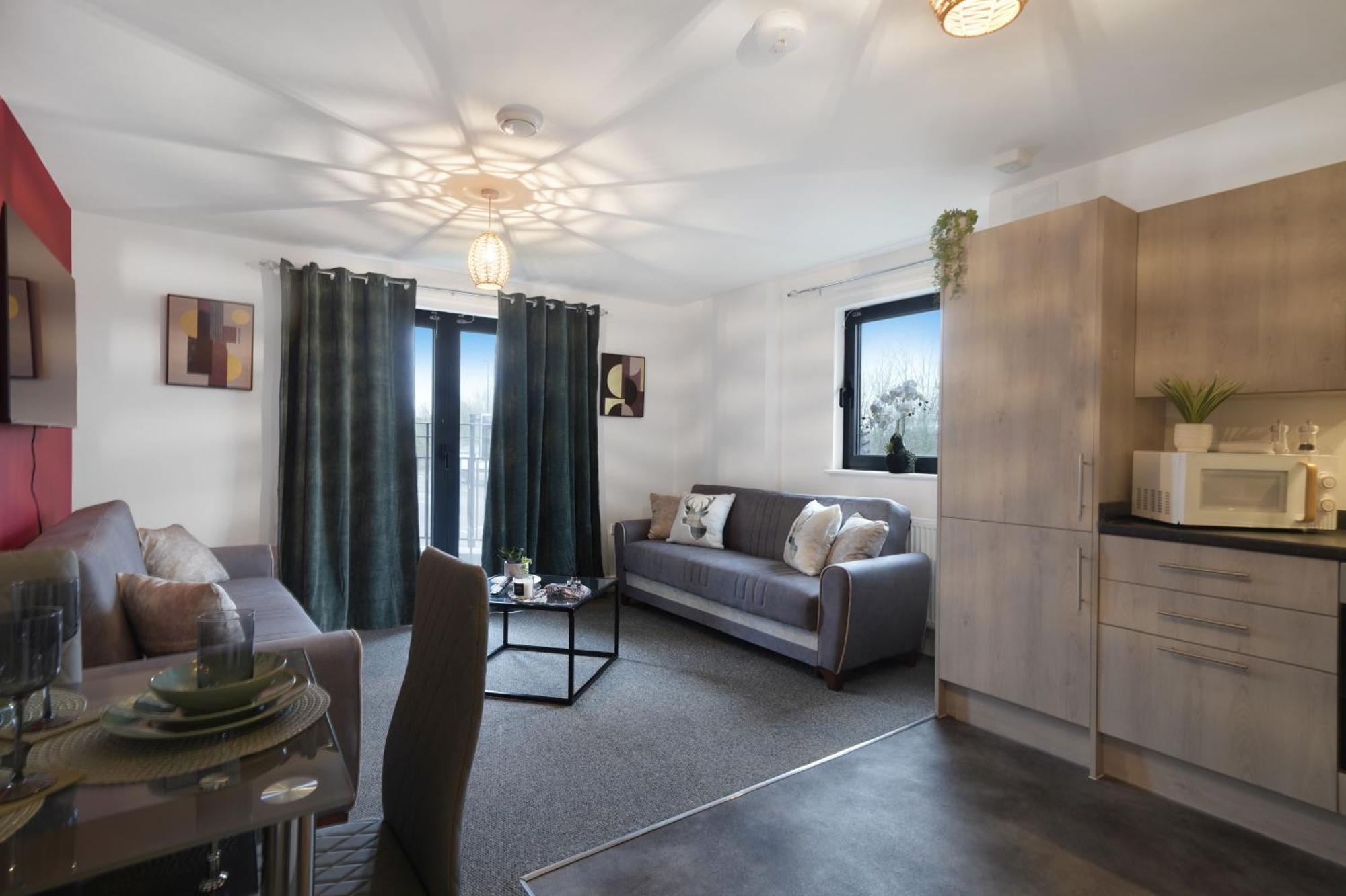 Livestay-New Private Apartment Building Minutes From Heathrow สลาว ภายนอก รูปภาพ