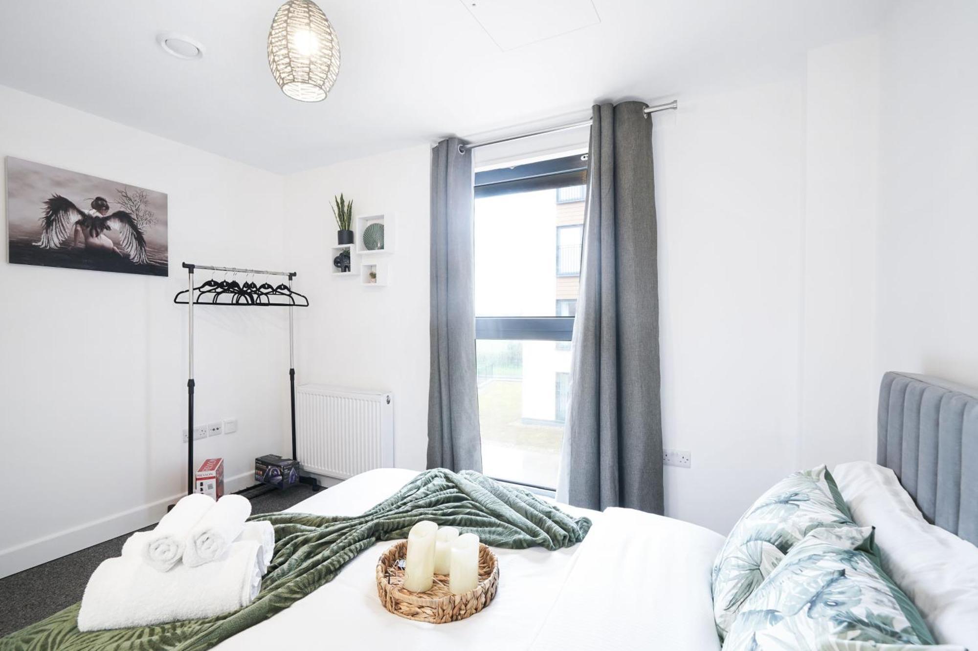 Livestay-New Private Apartment Building Minutes From Heathrow สลาว ภายนอก รูปภาพ