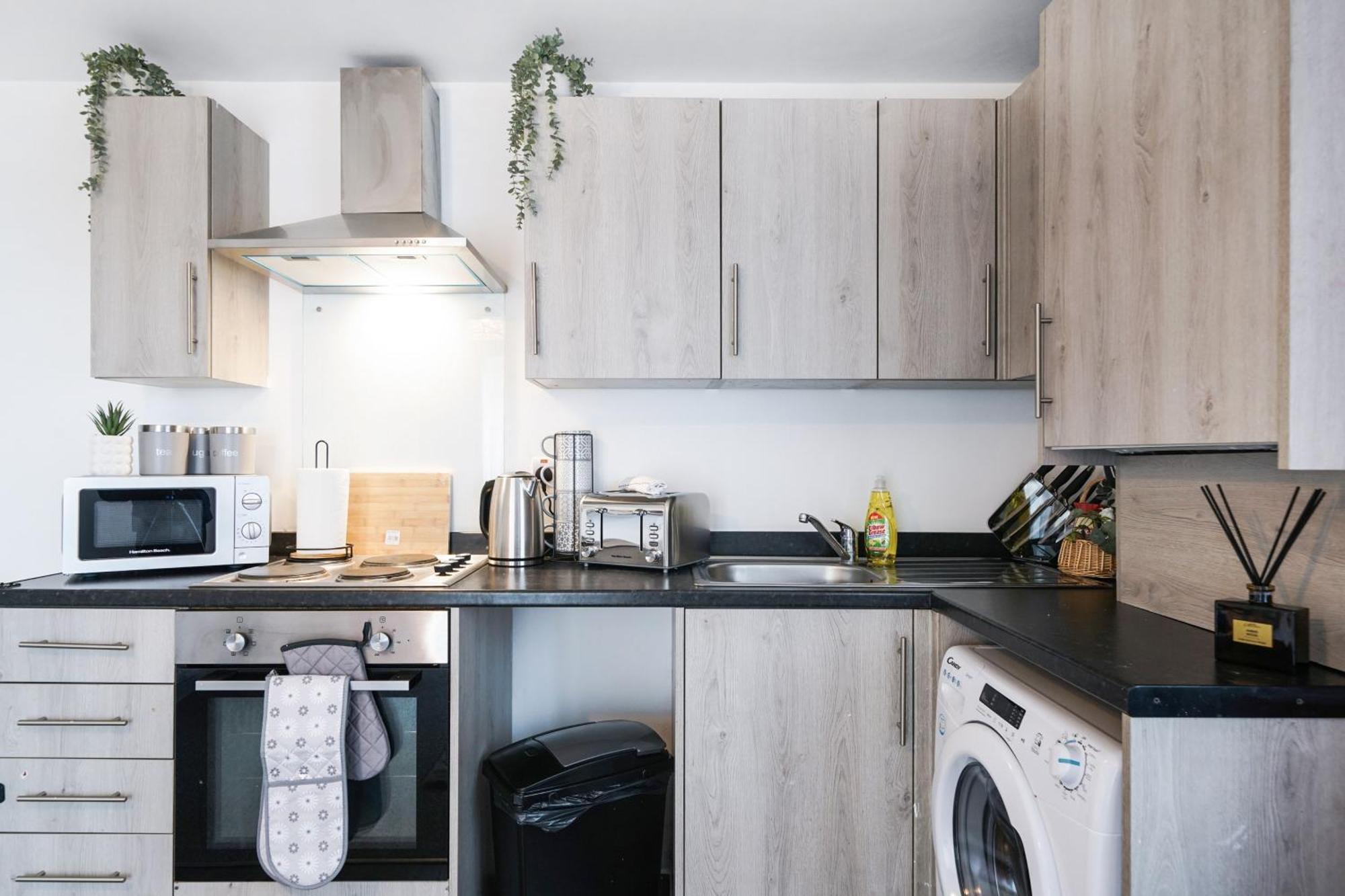 Livestay-New Private Apartment Building Minutes From Heathrow สลาว ภายนอก รูปภาพ