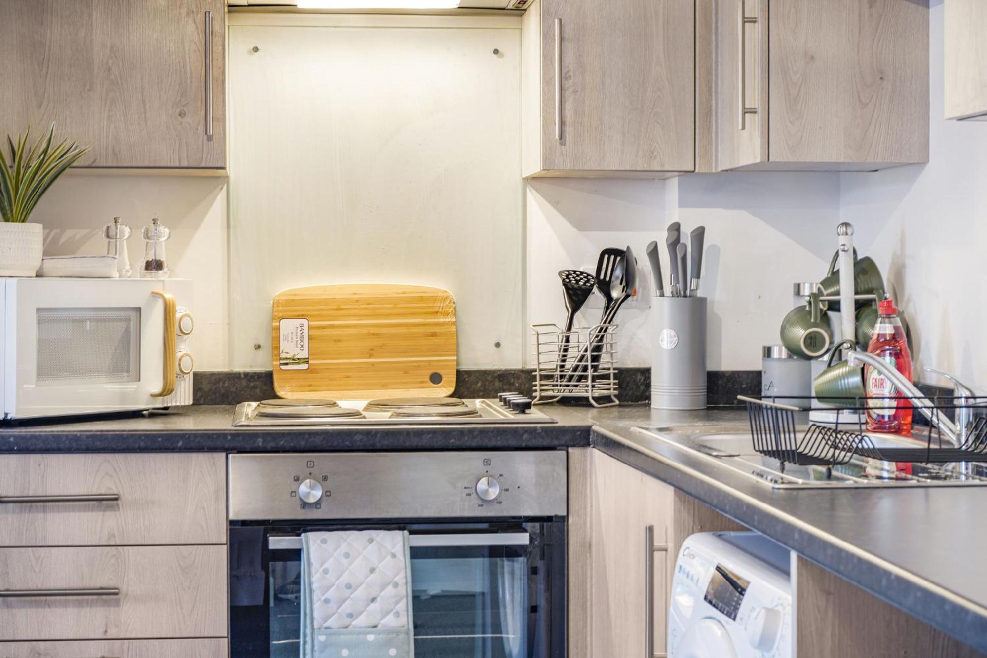 Livestay-New Private Apartment Building Minutes From Heathrow สลาว ภายนอก รูปภาพ