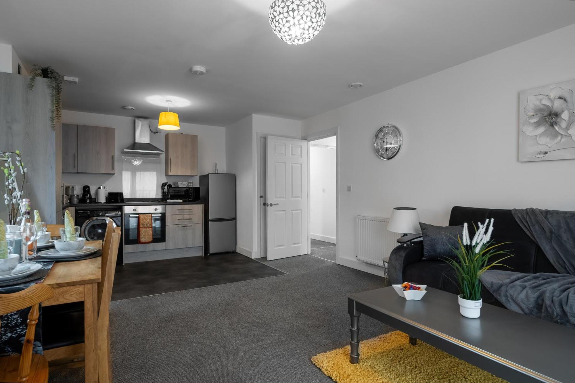 Livestay-New Private Apartment Building Minutes From Heathrow สลาว ภายนอก รูปภาพ