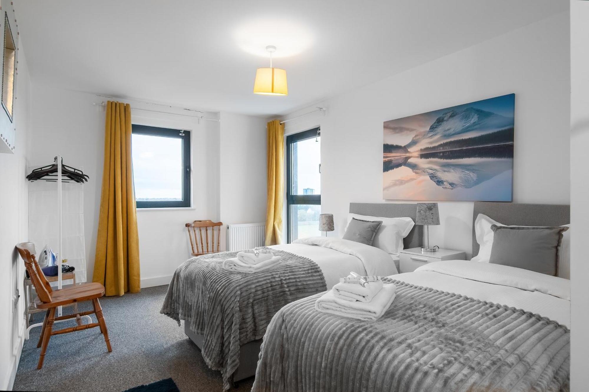 Livestay-New Private Apartment Building Minutes From Heathrow สลาว ภายนอก รูปภาพ