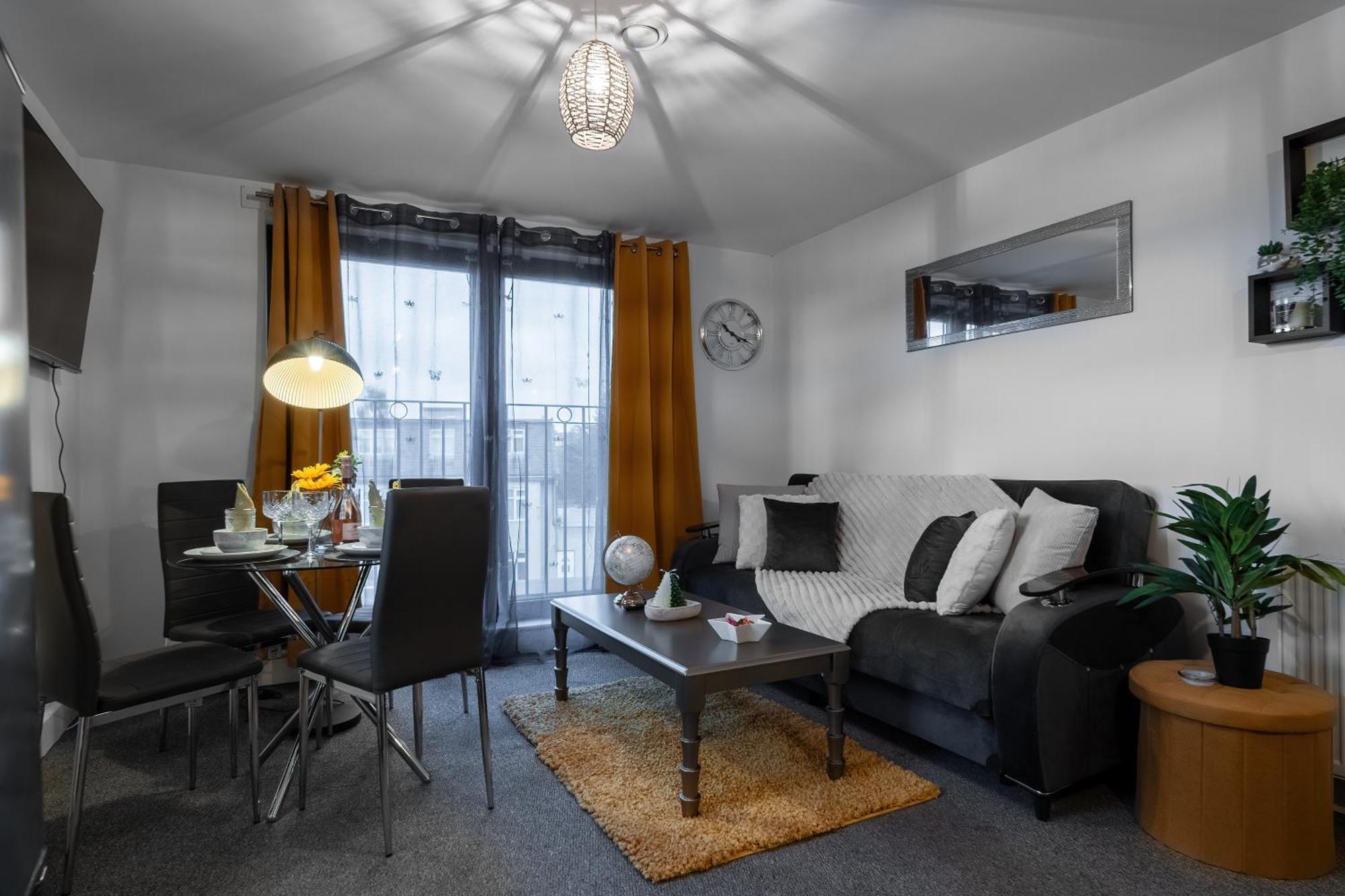 Livestay-New Private Apartment Building Minutes From Heathrow สลาว ภายนอก รูปภาพ