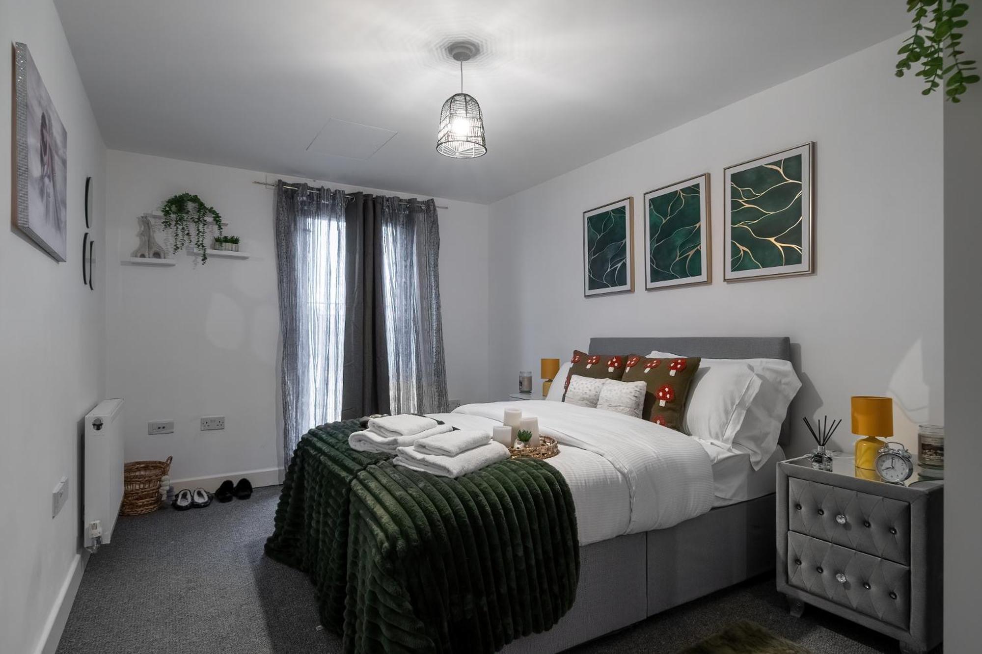 Livestay-New Private Apartment Building Minutes From Heathrow สลาว ภายนอก รูปภาพ
