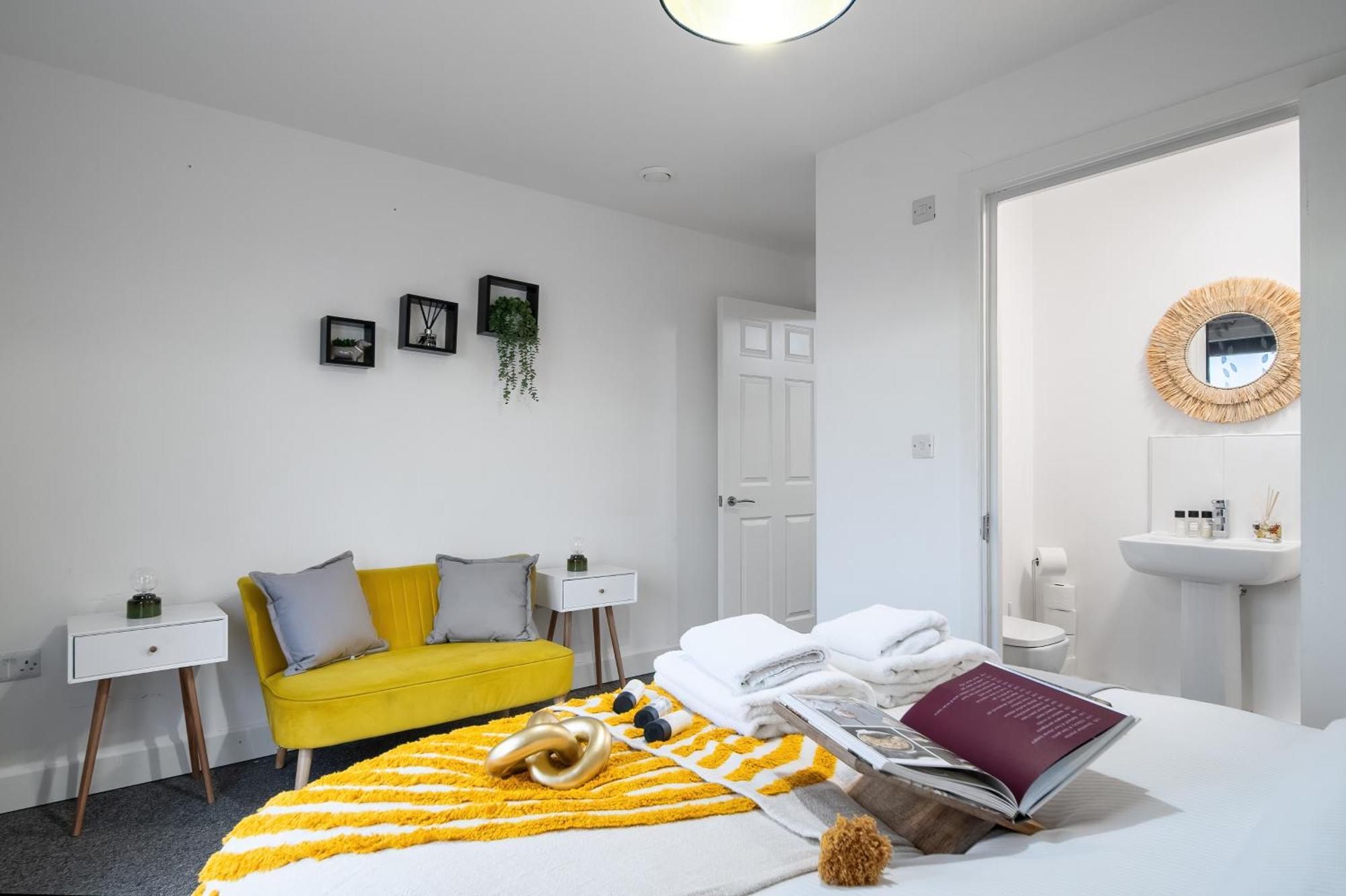 Livestay-New Private Apartment Building Minutes From Heathrow สลาว ภายนอก รูปภาพ