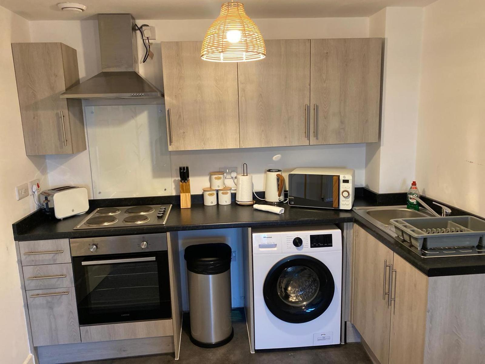 Livestay-New Private Apartment Building Minutes From Heathrow สลาว ภายนอก รูปภาพ