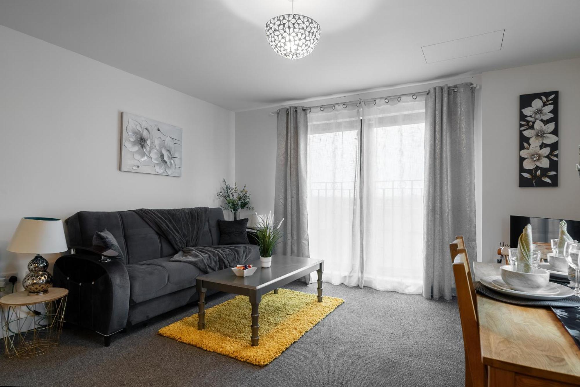 Livestay-New Private Apartment Building Minutes From Heathrow สลาว ภายนอก รูปภาพ