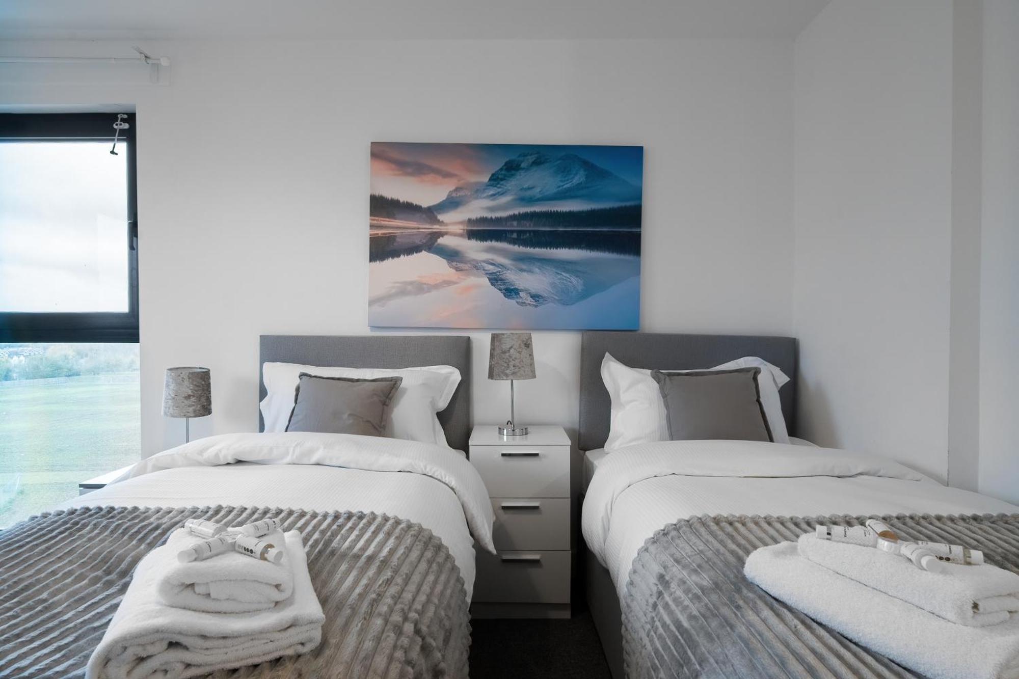 Livestay-New Private Apartment Building Minutes From Heathrow สลาว ภายนอก รูปภาพ