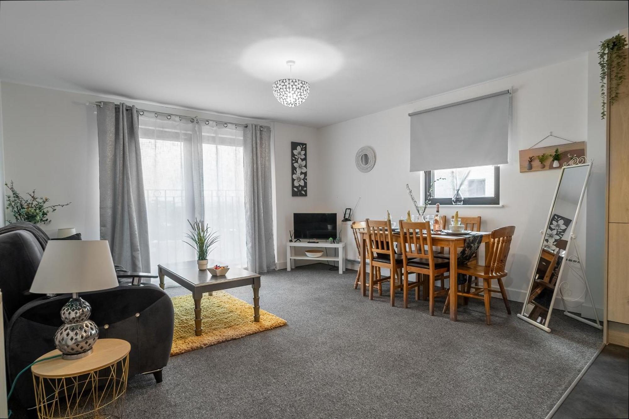 Livestay-New Private Apartment Building Minutes From Heathrow สลาว ภายนอก รูปภาพ