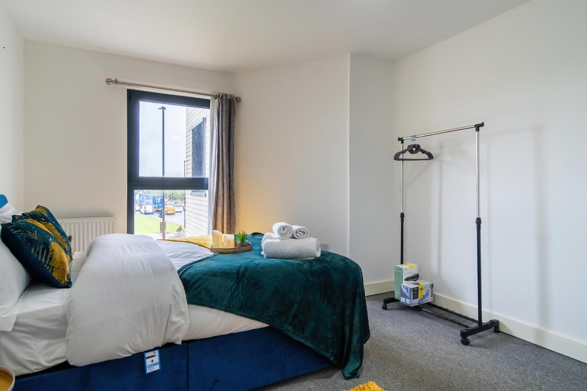 Livestay-New Private Apartment Building Minutes From Heathrow สลาว ภายนอก รูปภาพ