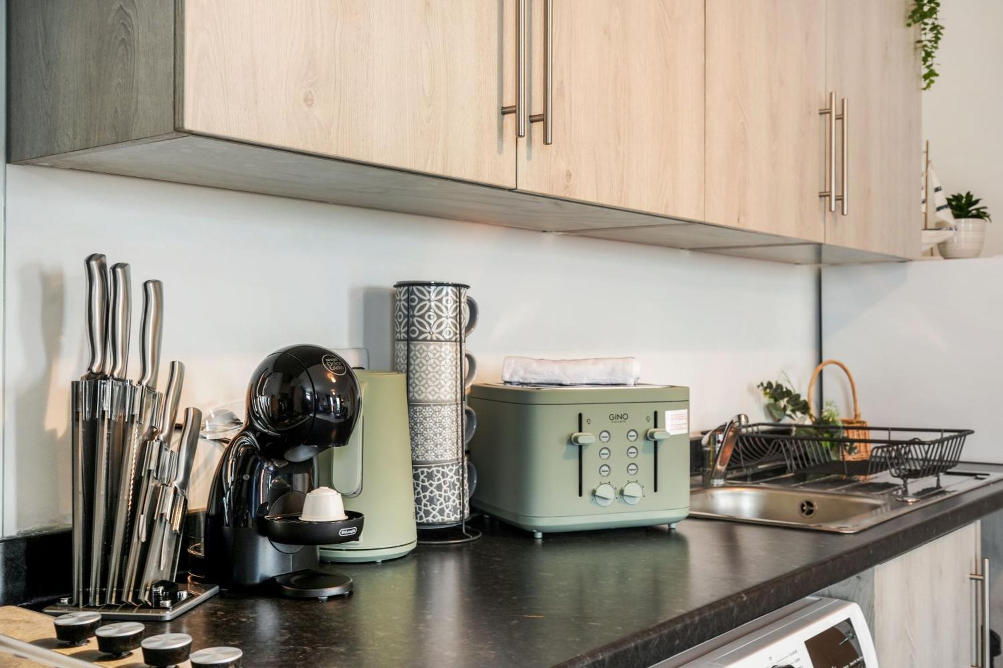 Livestay-New Private Apartment Building Minutes From Heathrow สลาว ภายนอก รูปภาพ