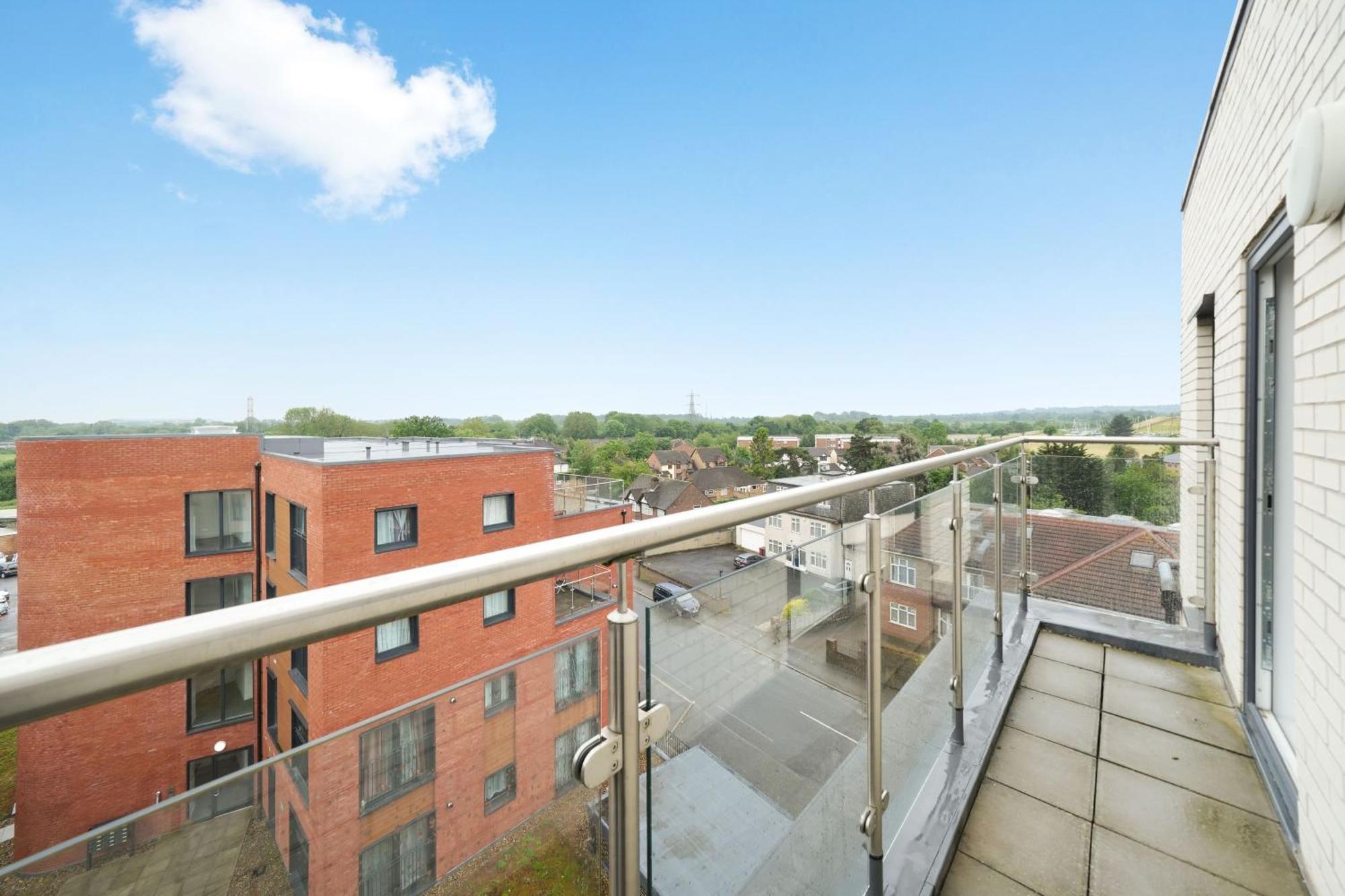 Livestay-New Private Apartment Building Minutes From Heathrow สลาว ภายนอก รูปภาพ