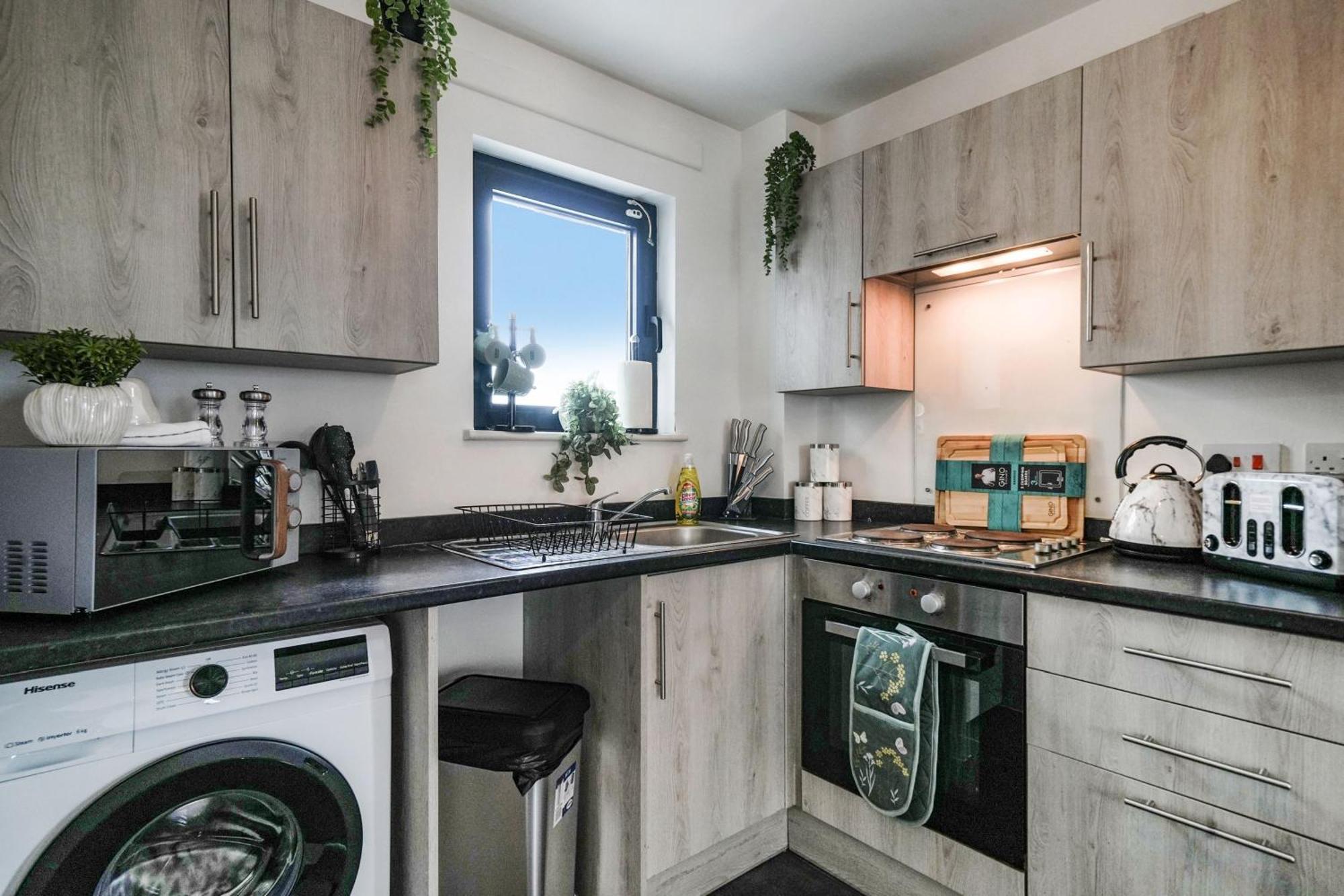 Livestay-New Private Apartment Building Minutes From Heathrow สลาว ภายนอก รูปภาพ