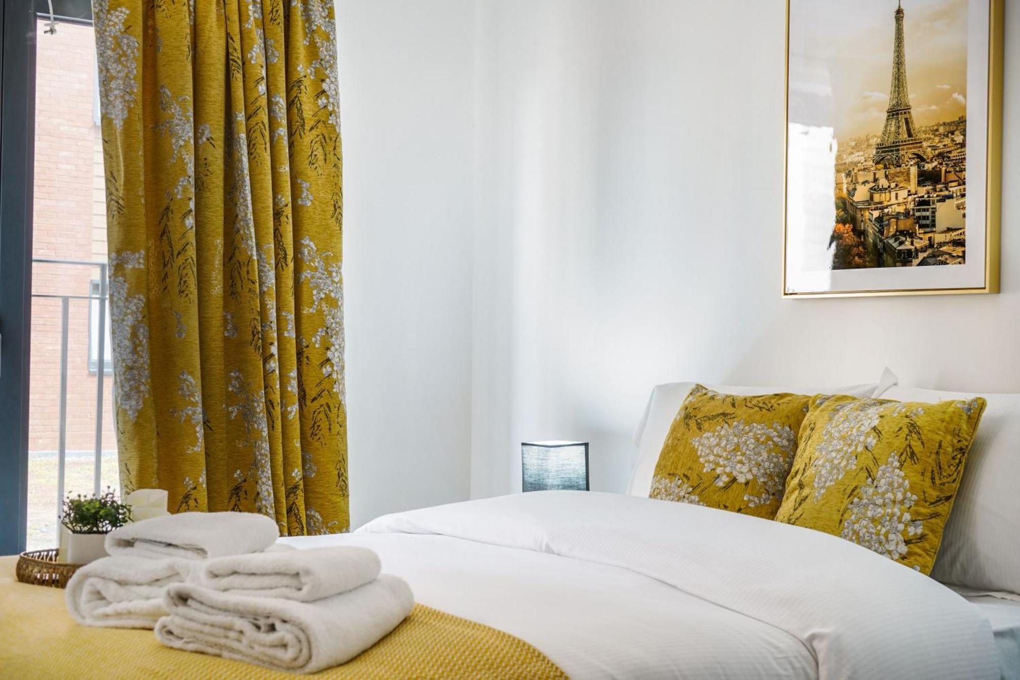 Livestay-New Private Apartment Building Minutes From Heathrow สลาว ภายนอก รูปภาพ