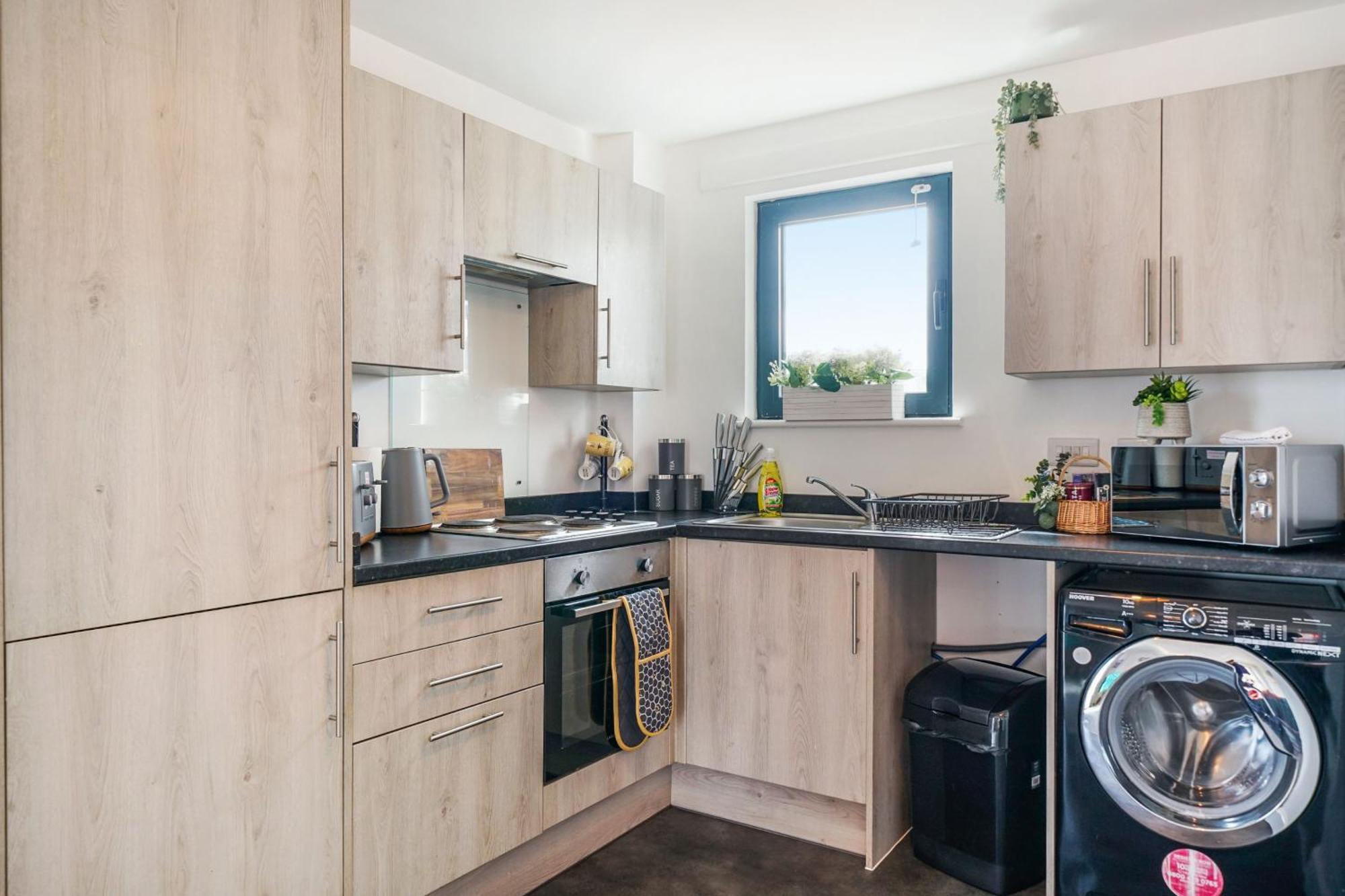 Livestay-New Private Apartment Building Minutes From Heathrow สลาว ภายนอก รูปภาพ